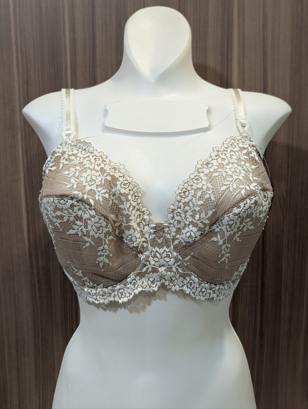 NWT Wacoal Embrace Lace Underwire Bra Sand/Ivory 36DD #65191